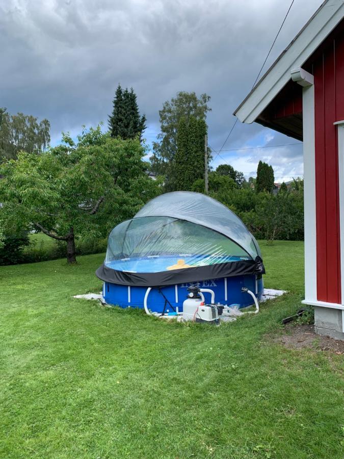 Sjarmerende Gjestehus Med Stor Hage I Sandvika Bagian luar foto
