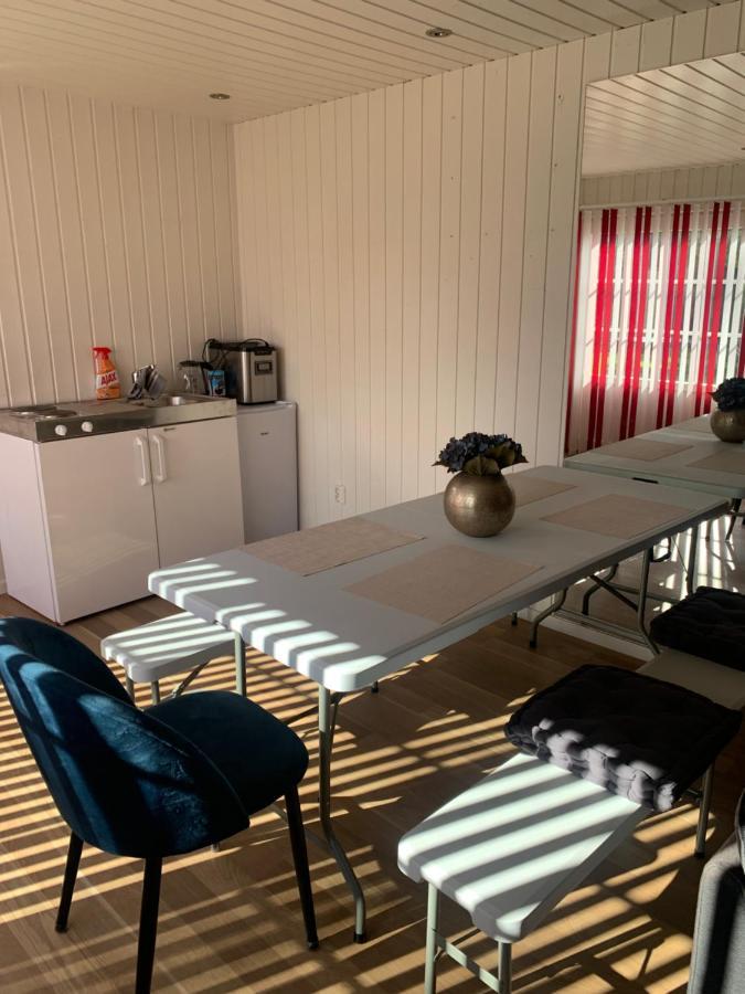 Sjarmerende Gjestehus Med Stor Hage I Sandvika Bagian luar foto